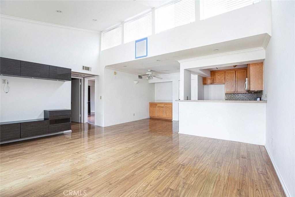 5325 Newcastle Ave - Photo 7 of 21