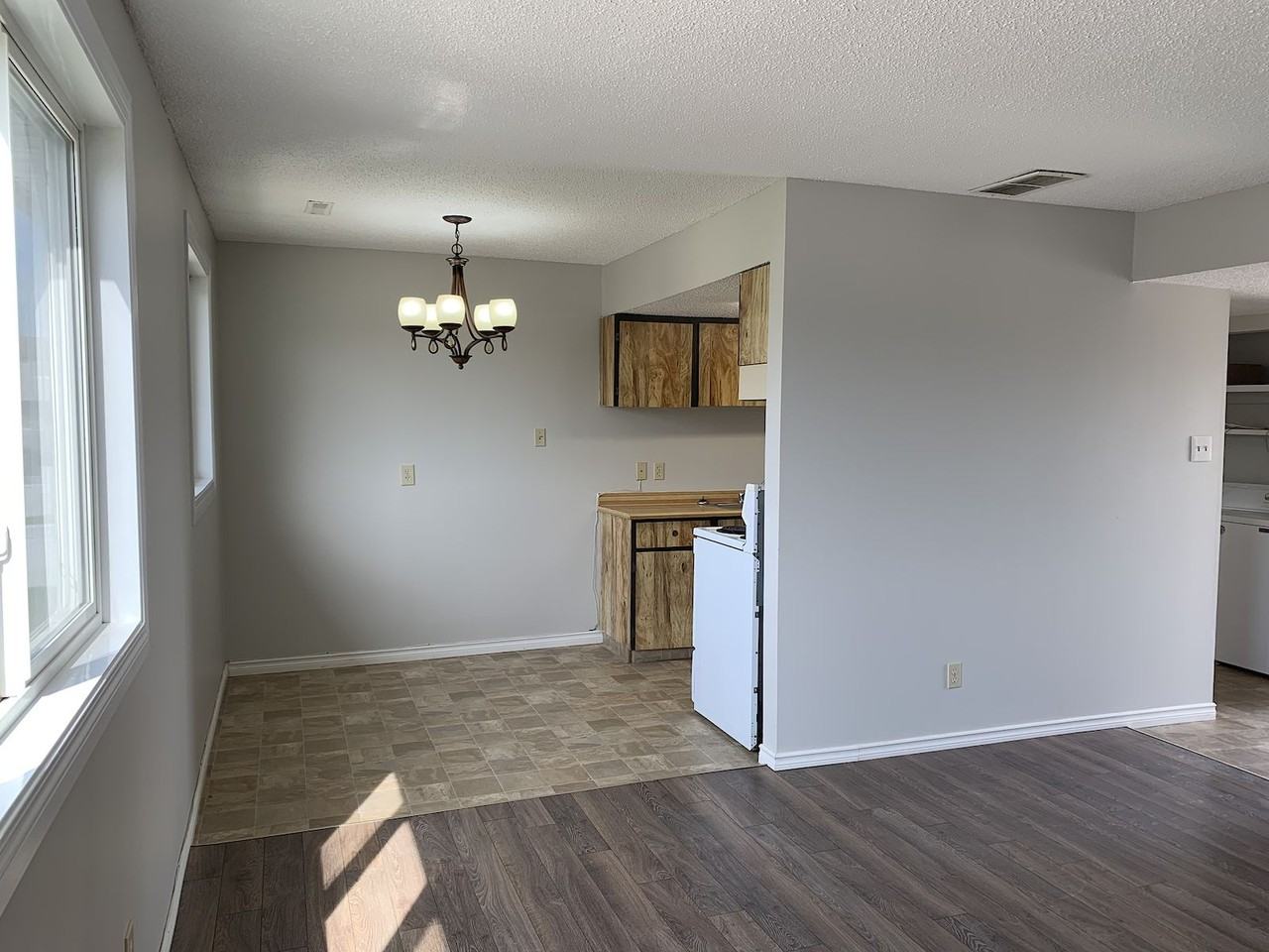 8403 29 Avenue NW, Edmonton, Alberta, Canada, T6K 3M2 - Photo 4 of 19