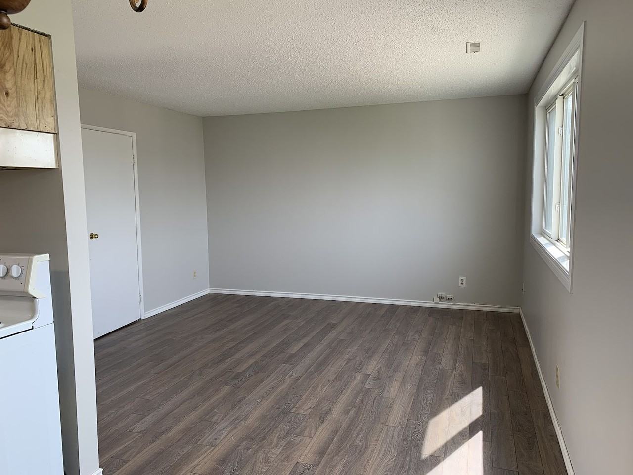 8403 29 Avenue NW, Edmonton, Alberta, Canada, T6K 3M2 - Photo 7 of 19