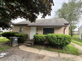 featured image of 2321 Harmont Ave Ne #1