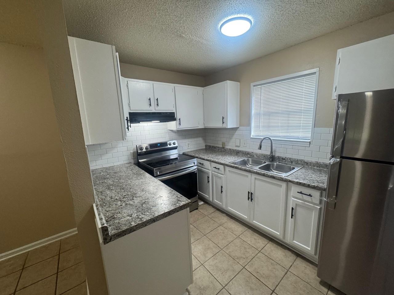 3204 N Stevendale Rd #B - Photo 4 of 10