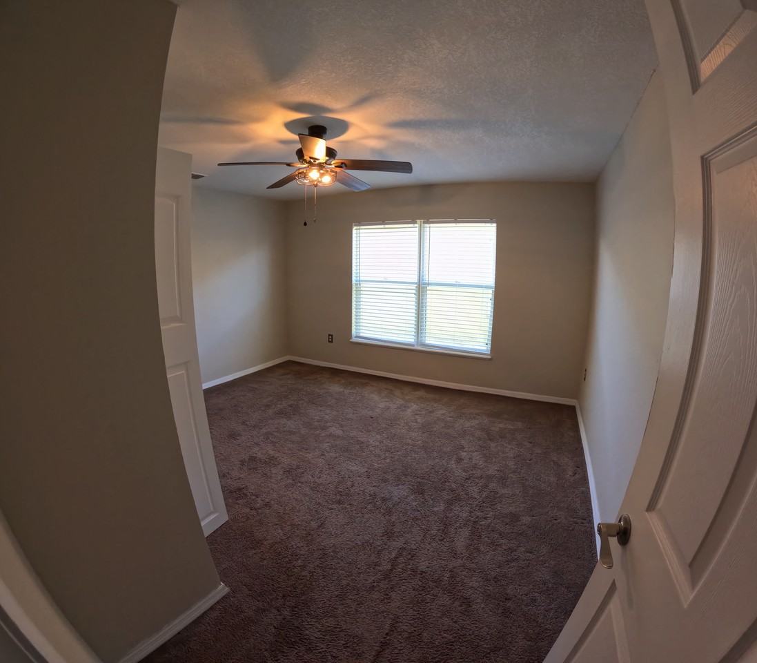 422 Fairfield Drive - Photo 4 of 14