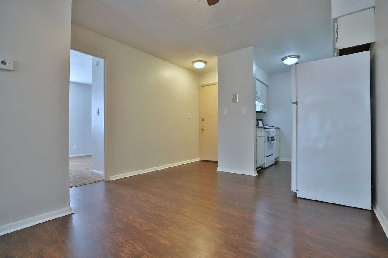 Hollybrook Apartments - Photo 7 of 20