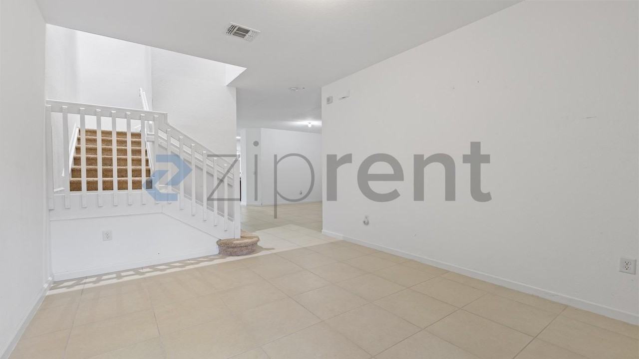 21429 Nw 13th Ave - Photo 5 of 23