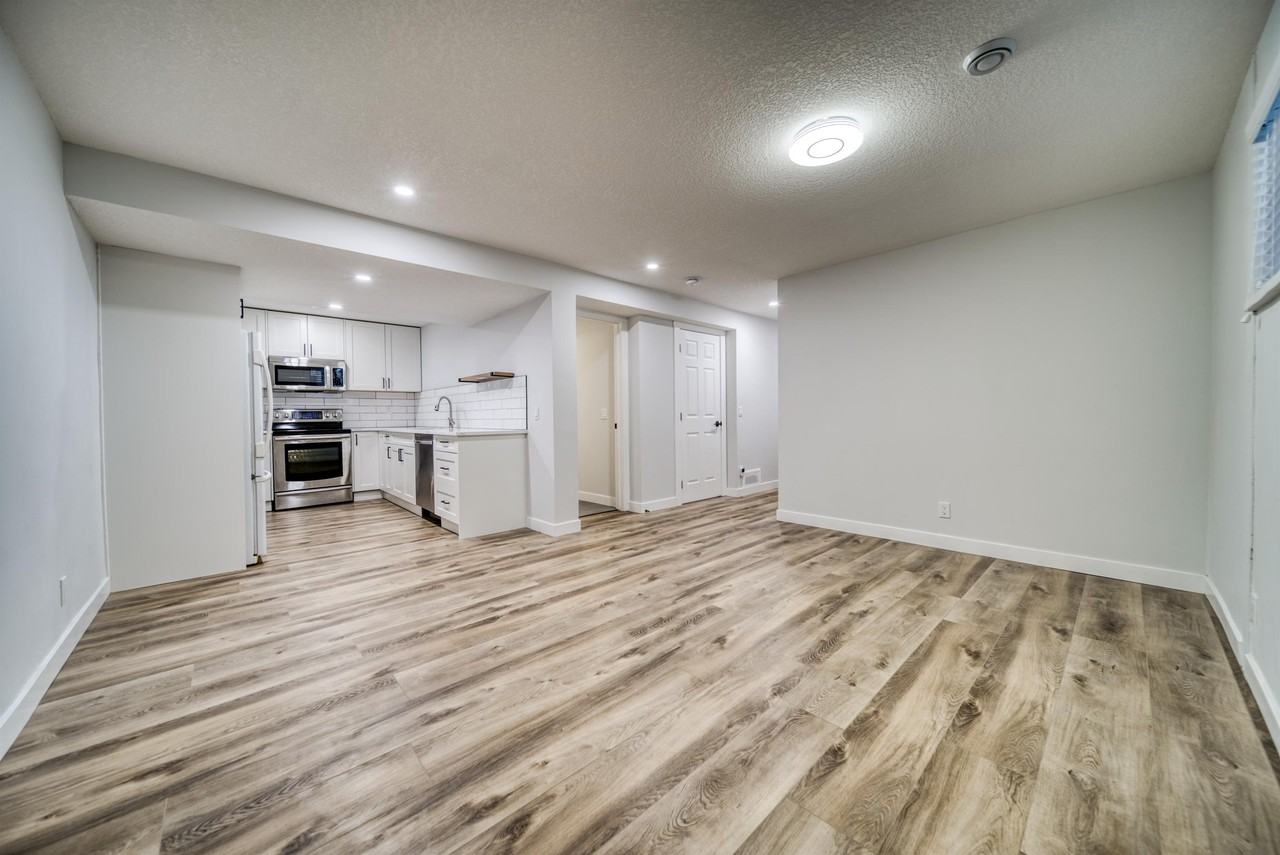 5808 Dalridge Hill NW, Calgary - Photo 5 of 15