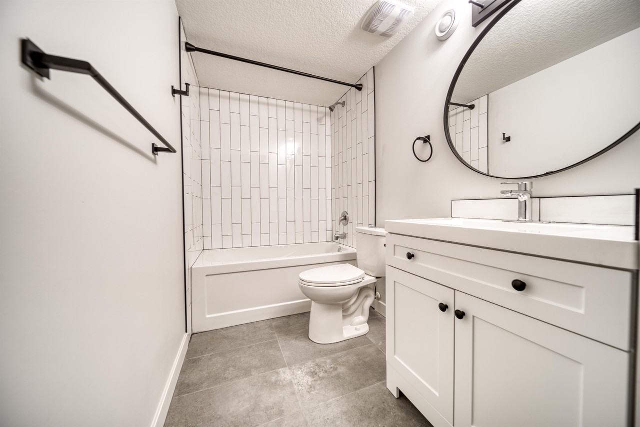 5808 Dalridge Hill NW, Calgary - Photo 6 of 15
