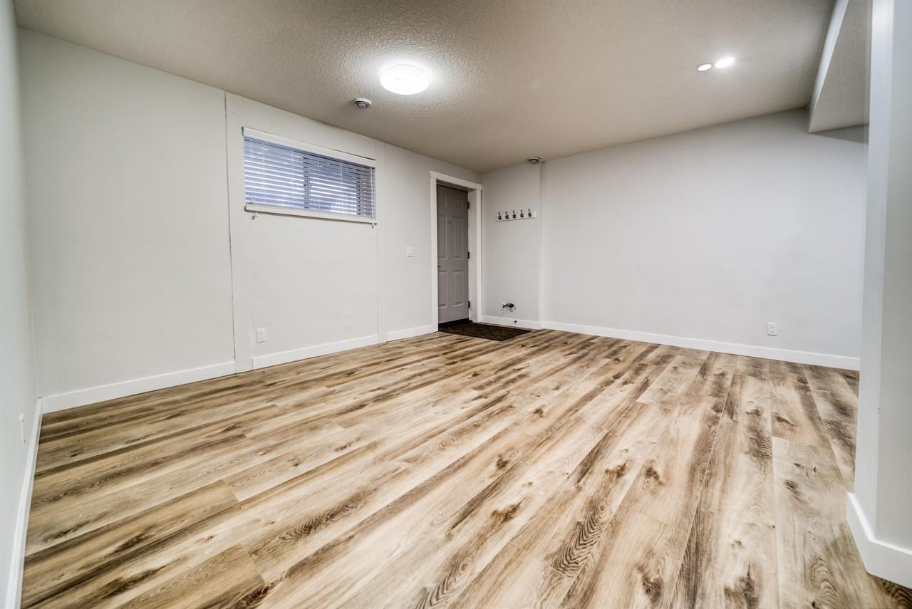 5808 Dalridge Hill NW, Calgary - Photo 7 of 15