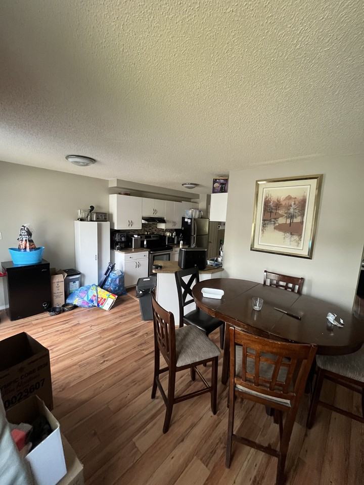 1033 Youville Drive West Nw - Photo 4 of 25