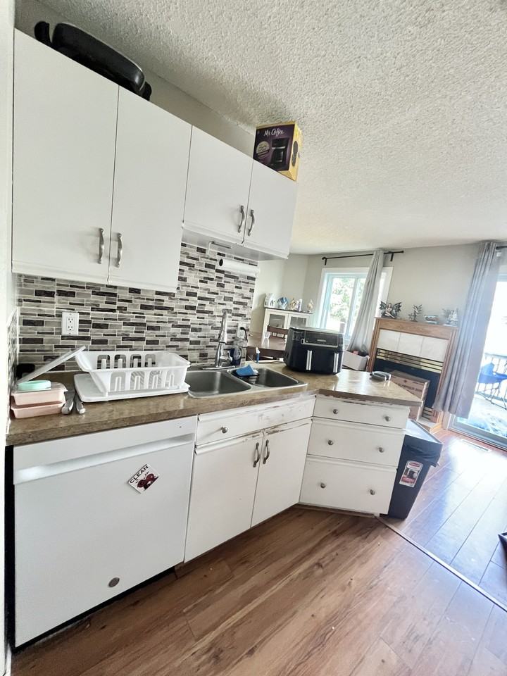 1033 Youville Drive West Nw - Photo 6 of 25