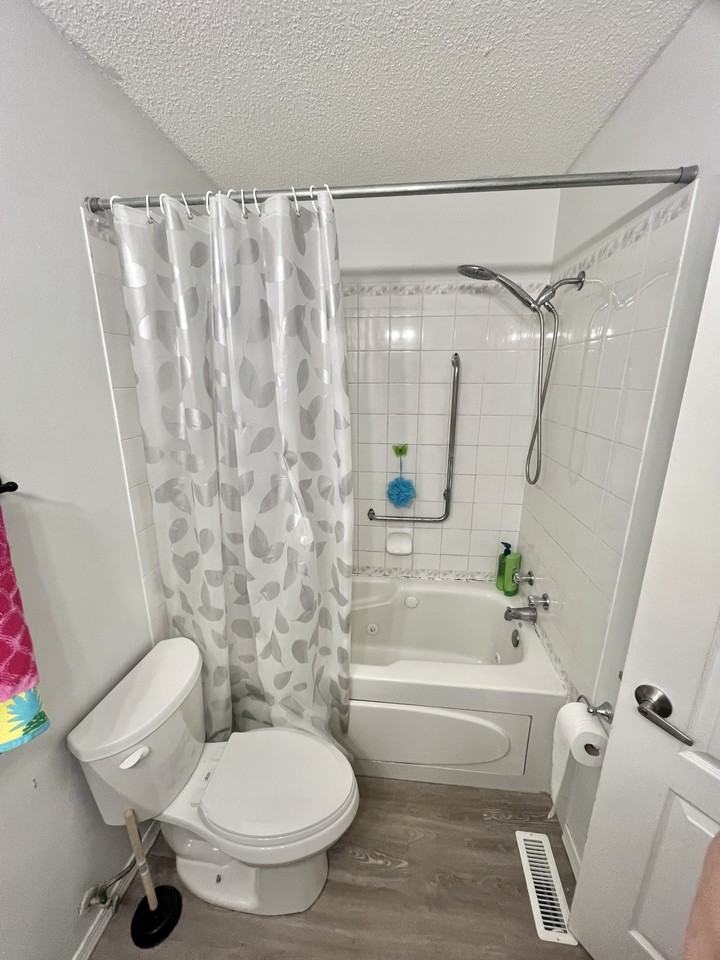 1033 Youville Drive West Nw - Photo 7 of 25