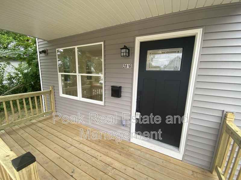 2016 Towner Ave Sw - Photo 2 of 16
