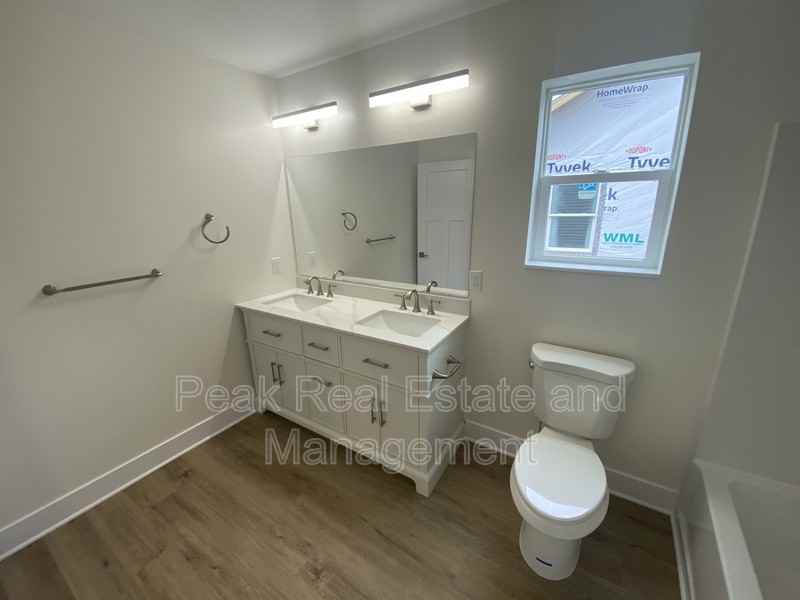 2016 Towner Ave Sw - Photo 7 of 16
