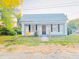 featured image of 321 N Poplar St