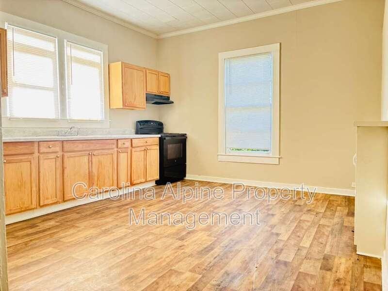 321 N Poplar St - Photo 2 of 25