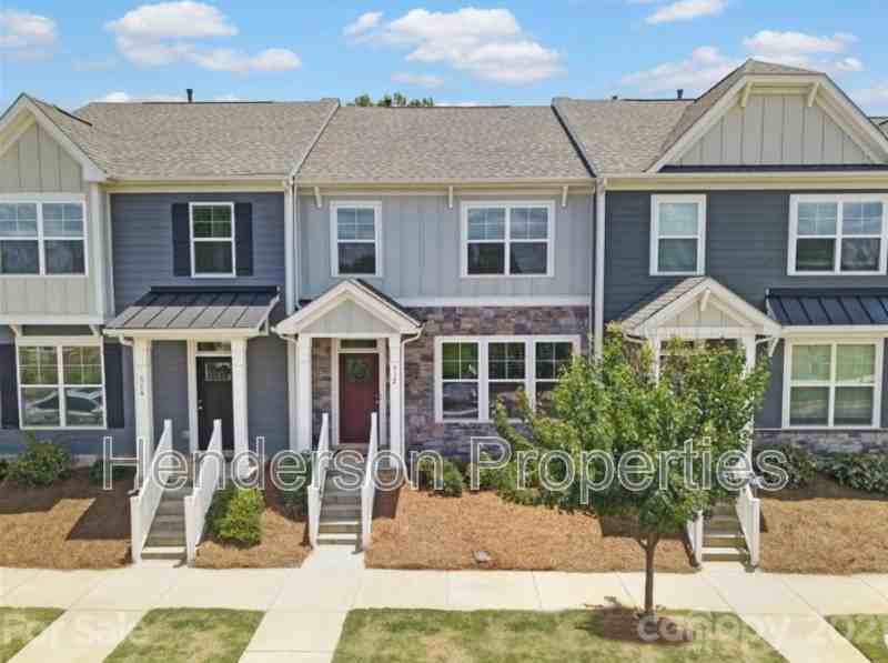 512 Laurel Walk Ln - Photo 2 of 20