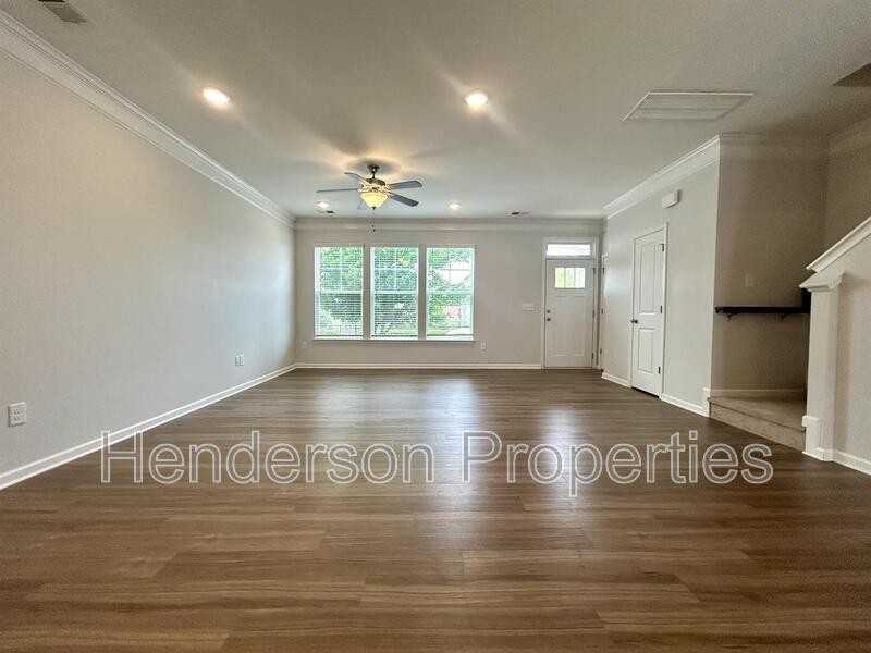 512 Laurel Walk Ln - Photo 4 of 20