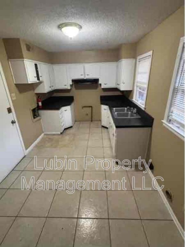 2037 Durham Ave - Photo 3 of 6