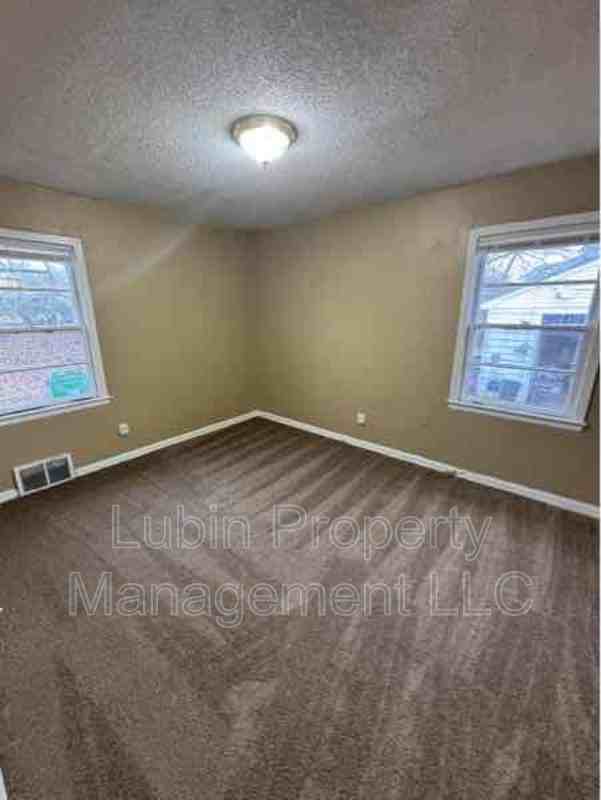 2037 Durham Ave - Photo 4 of 6