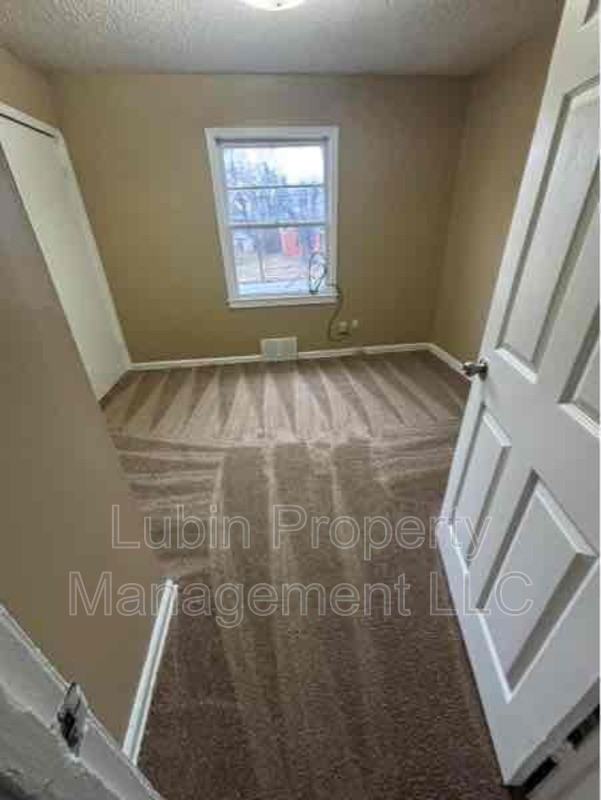 2037 Durham Ave - Photo 5 of 6
