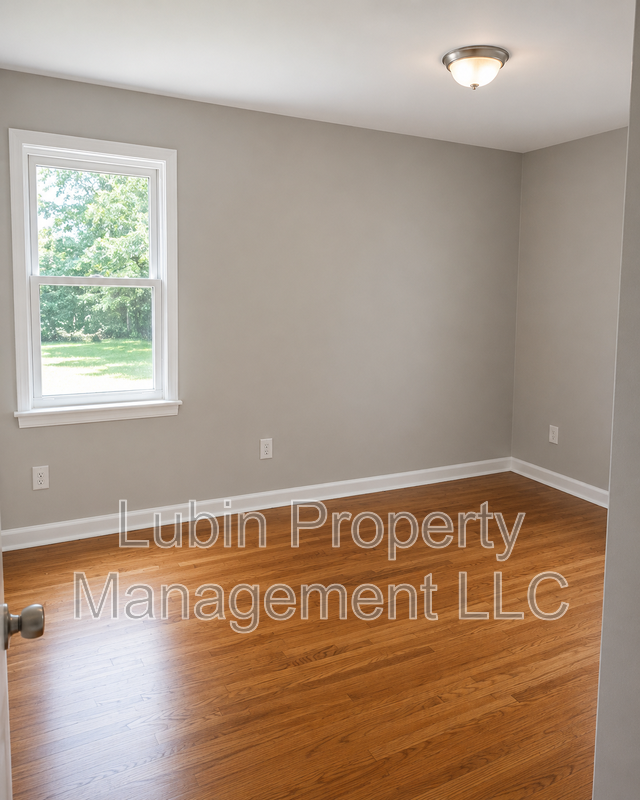 1252 Maywood Rd - Photo 4 of 7