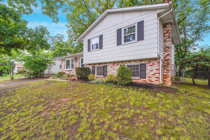 408 Deerwood Dr - Photo 2 of 29