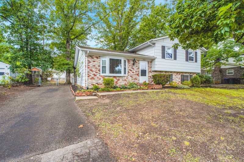 408 Deerwood Dr - Photo 3 of 29