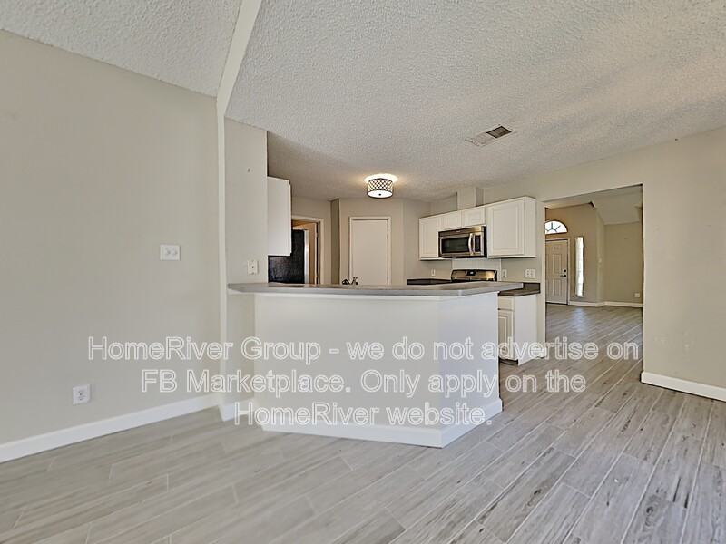 2115 Camelot Dr - Photo 4 of 18