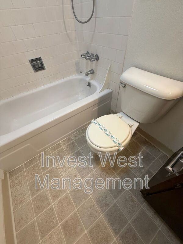 3408 Estreet #J - Photo 4 of 12