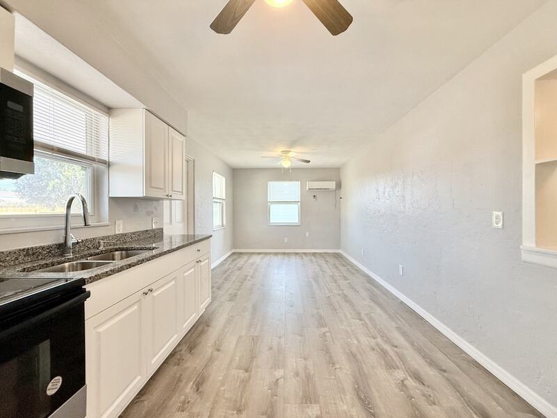 4091 58th Ave N - Photo 5 of 40