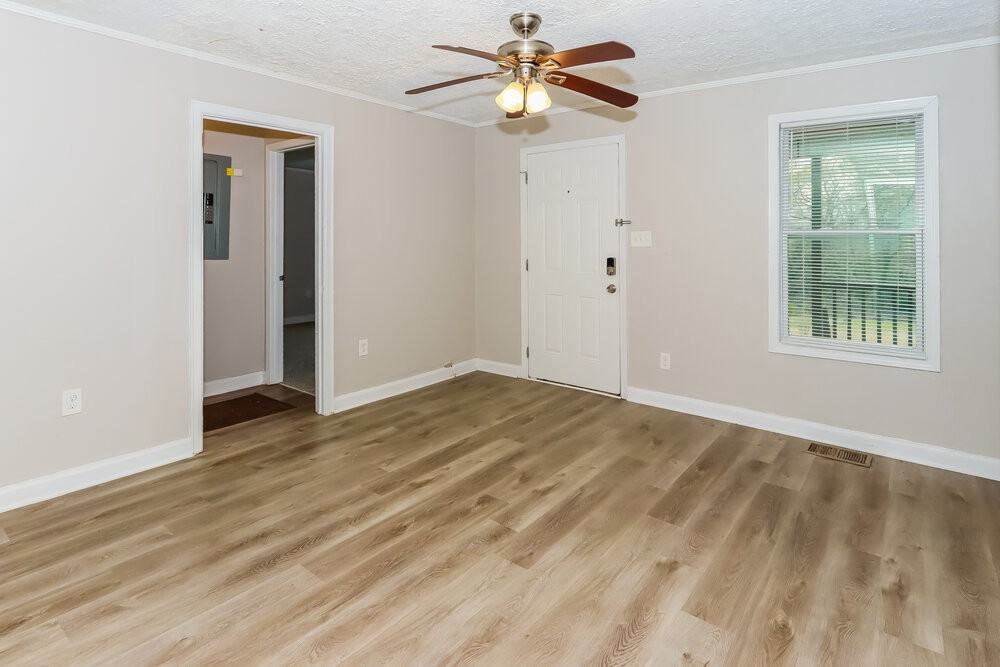 1308 Greenbriar Dr - Photo 3 of 16