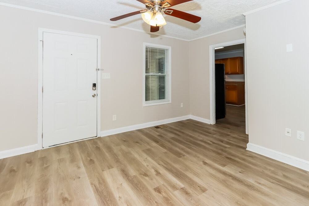 1308 Greenbriar Dr - Photo 4 of 16