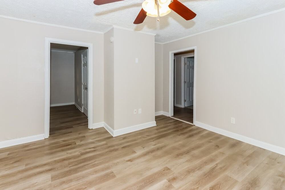 1308 Greenbriar Dr - Photo 5 of 16