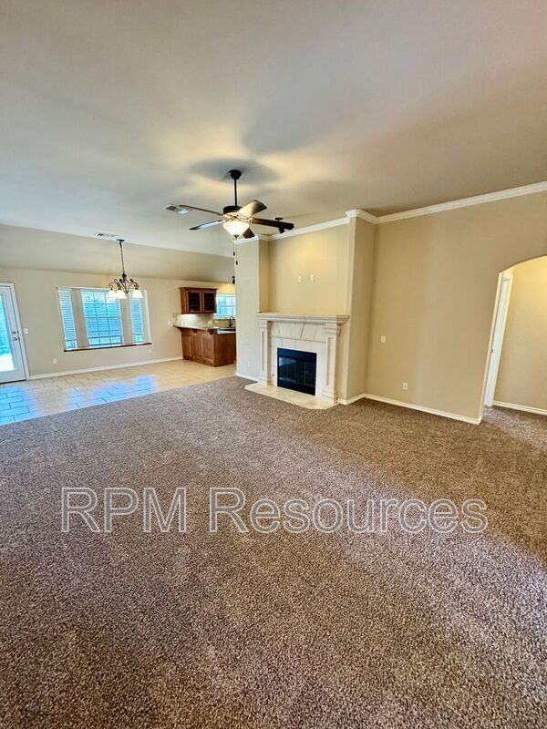 10800 Se 27th St - Photo 4 of 25