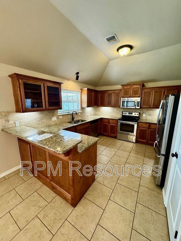 10800 Se 27th St - Photo 7 of 25