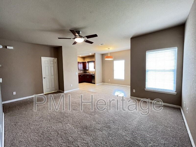 3200 Sw Windrift Ave #1 - Photo 3 of 24
