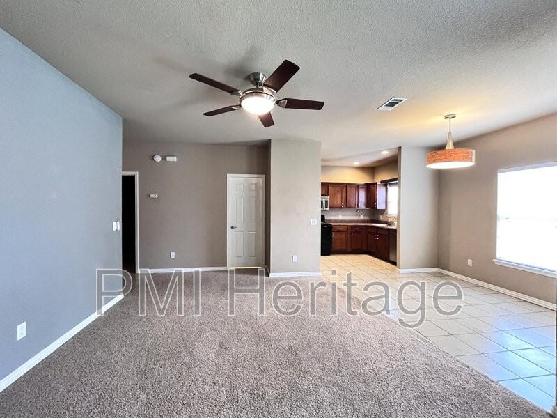 3200 Sw Windrift Ave #1 - Photo 5 of 24