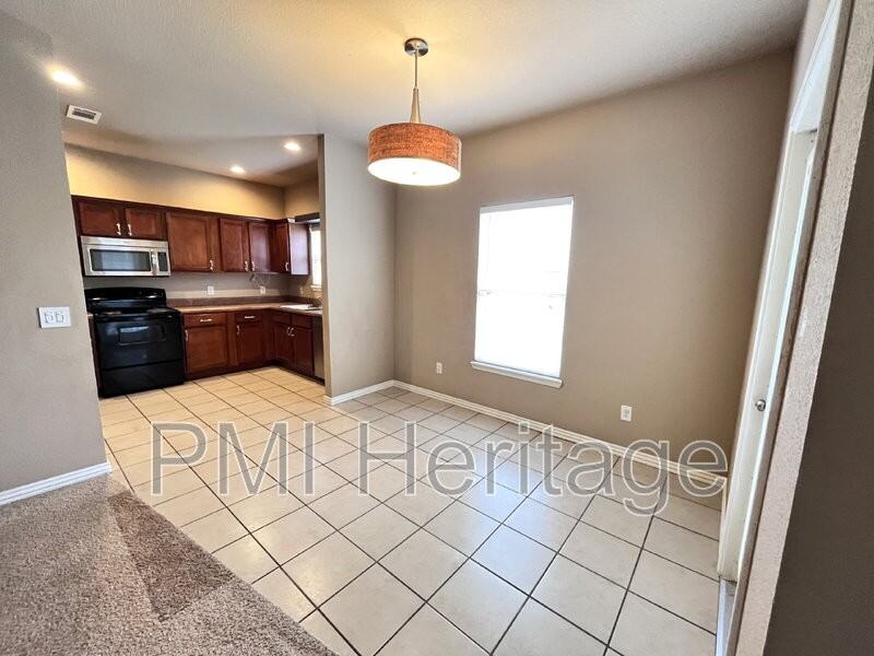 3200 Sw Windrift Ave #1 - Photo 6 of 24