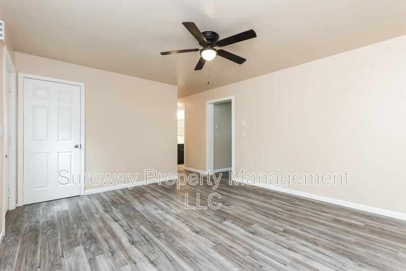 50 Dahlia St - Photo 3 of 15