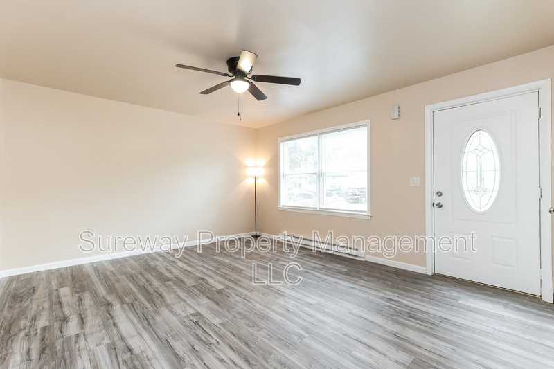 50 Dahlia St - Photo 4 of 15