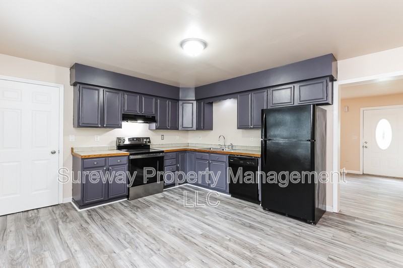 50 Dahlia St - Photo 5 of 15