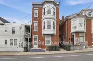 featured image of 207 N Mulberry St #2