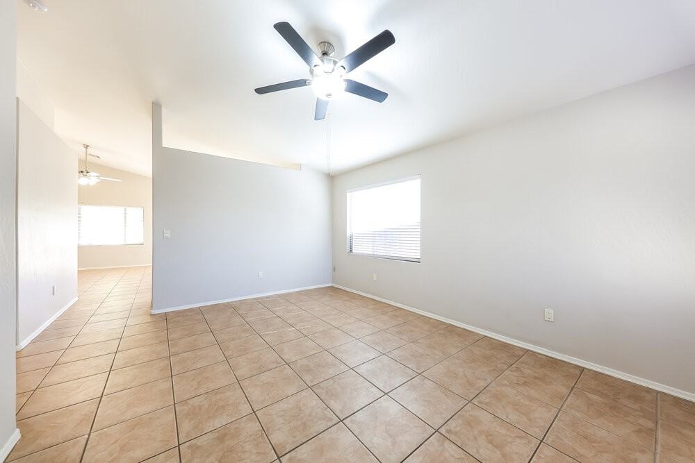 2030 E Wahalla Ln - Photo 3 of 16