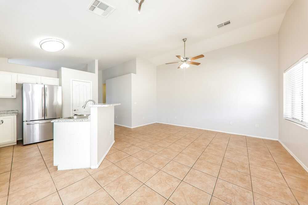 2030 E Wahalla Ln - Photo 5 of 16