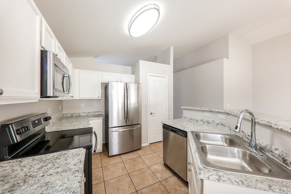 2030 E Wahalla Ln - Photo 6 of 16