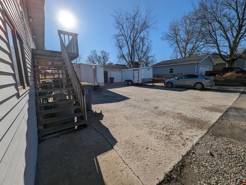 223 Carson St - Photo 4 of 16