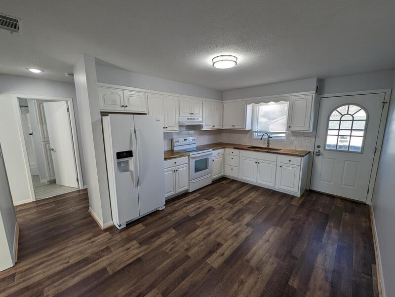 223 Carson St - Photo 6 of 16