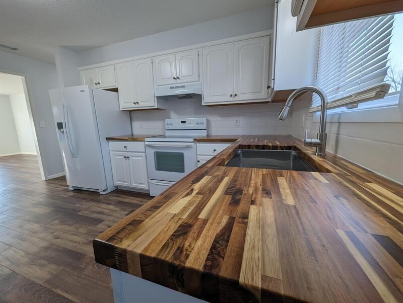 223 Carson St - Photo 7 of 16