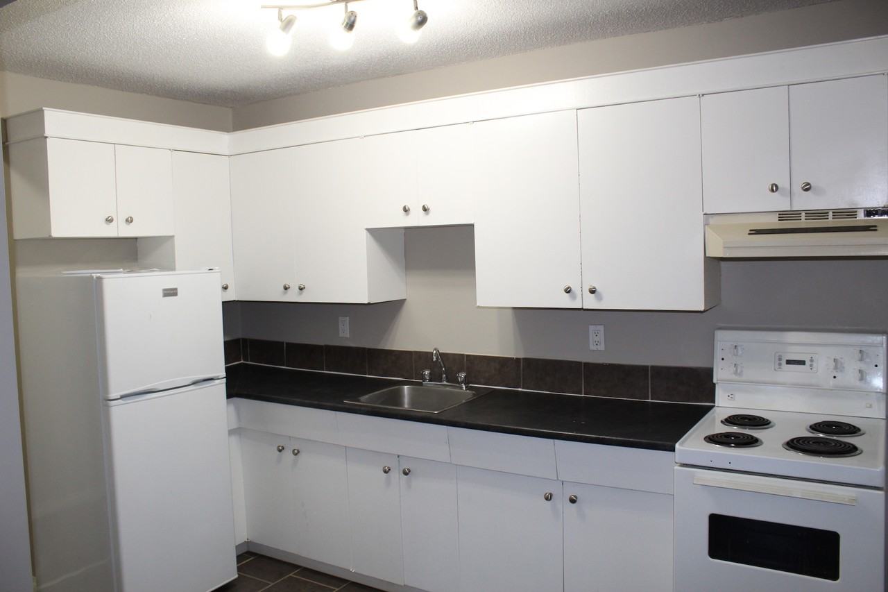 Byron Apartments - Photo 4 of 12