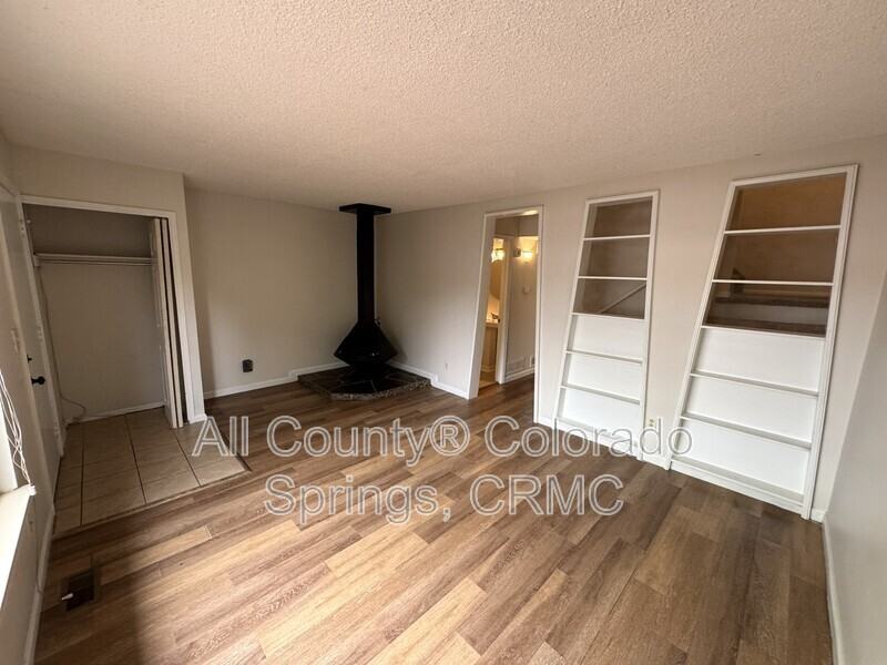 1138 Delaware Dr - Photo 2 of 27