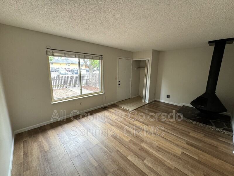 1138 Delaware Dr - Photo 3 of 27